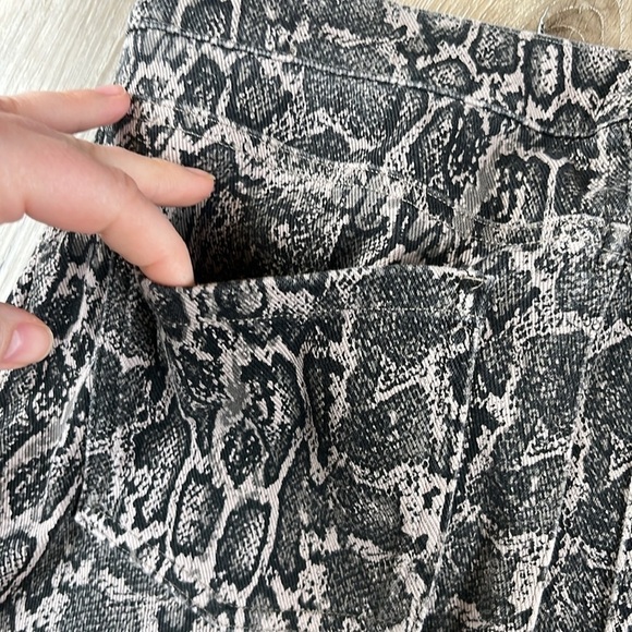 SPANX Jean-ish Snake Skin Print Jeggings Leggings Pants - Picture 9 of 13